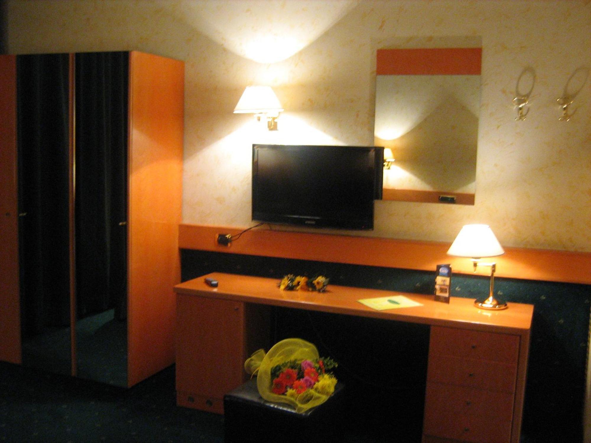 Eurohotel Piacenza Exterior foto